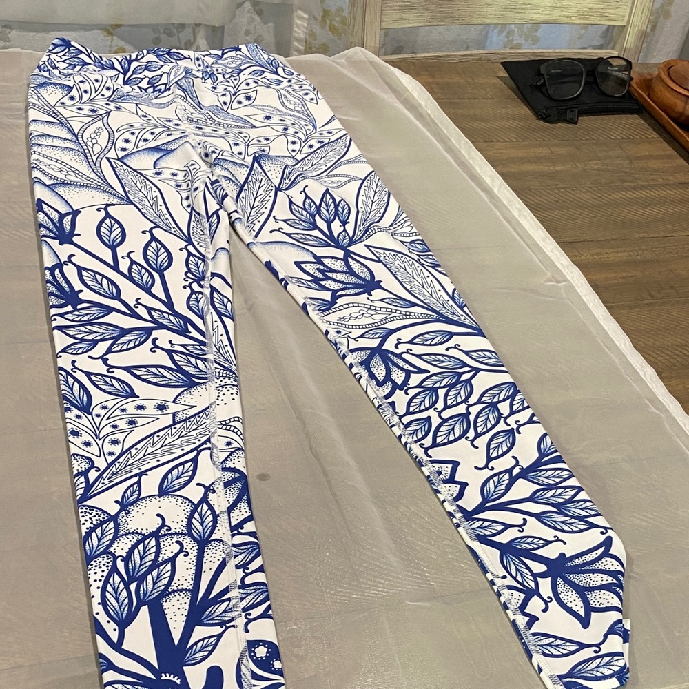 Jessie Zhao. Small size. Blue and white. Never used.Legings(91cm long)
